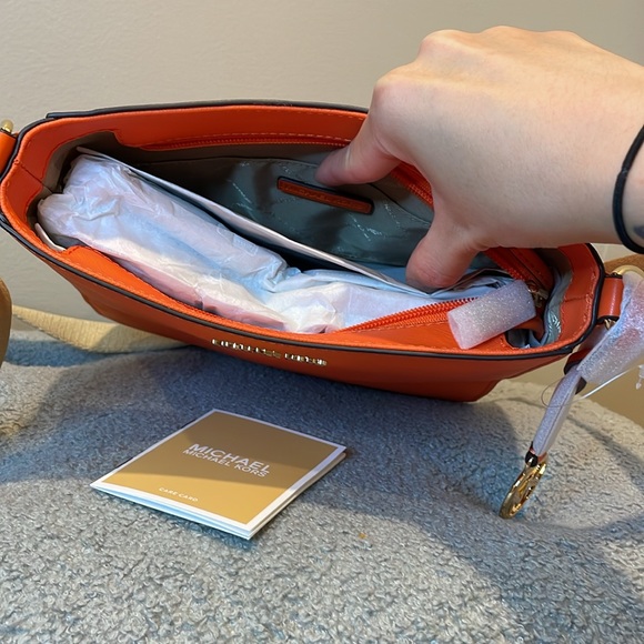 New Michael Kors Jet Set Small Messenger Crossbody Bag - Picture 6 of 7